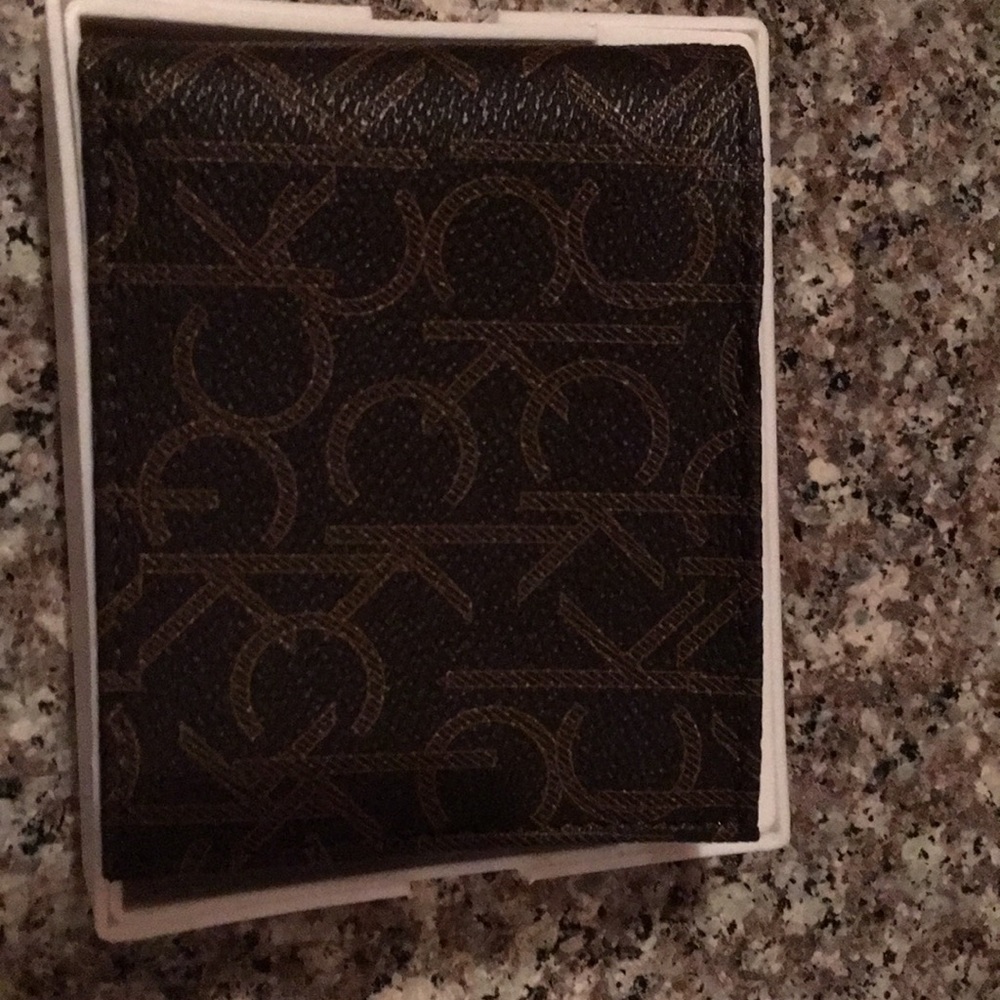 Men’s Calvin Klein leather billfold